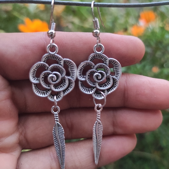 EARRINGS - SALE - - Picture 3 of 3